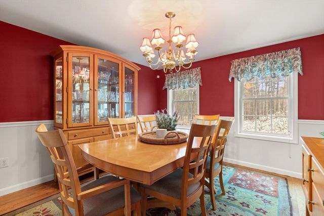 41 Chestnut Rd, Tyngsborough, MA 01879