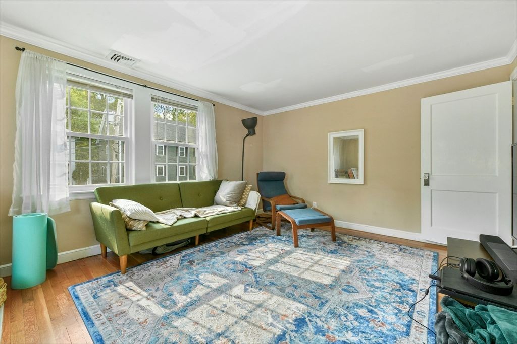 38 Nathan Rd 4, Waltham, MA 02453