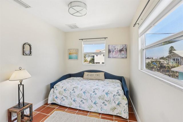 23 80TH AVENUE, Treasure Island, FL 33706