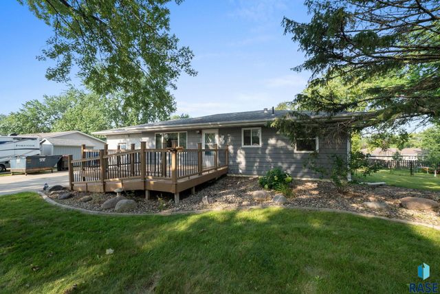 313 S 6th Ave Avenue, Brandon, SD 57005