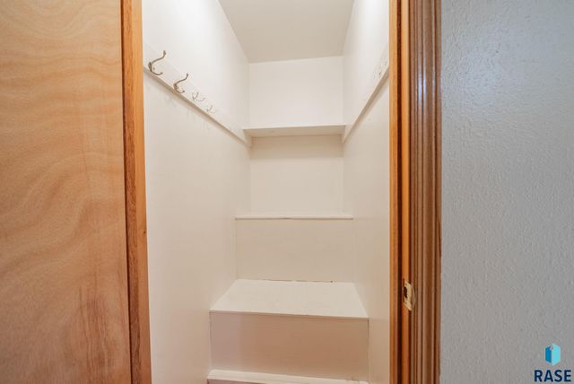 313 S 6th Ave Avenue, Brandon, SD 57005