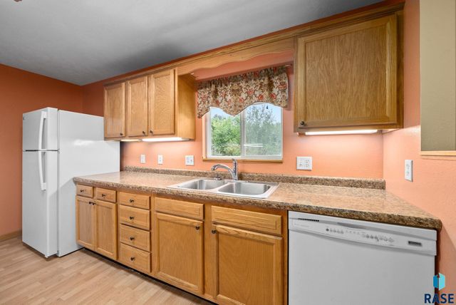 313 S 6th Ave Avenue, Brandon, SD 57005