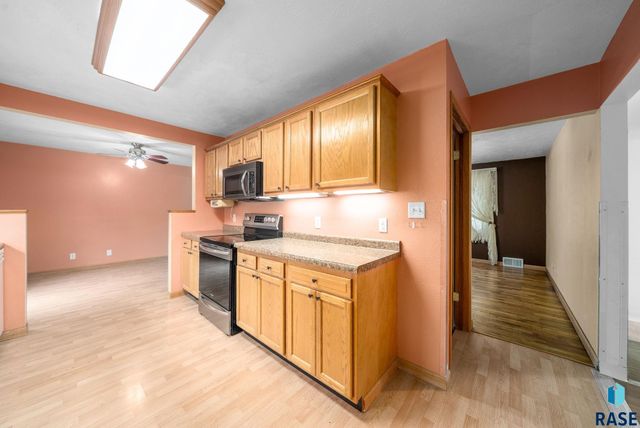 313 S 6th Ave Avenue, Brandon, SD 57005