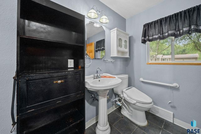 313 S 6th Ave Avenue, Brandon, SD 57005