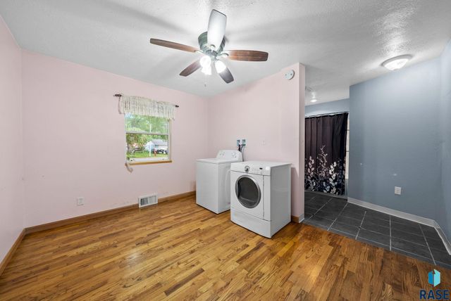 313 S 6th Ave Avenue, Brandon, SD 57005