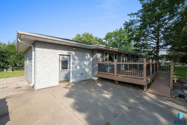 313 S 6th Ave Avenue, Brandon, SD 57005