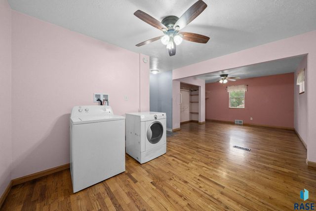 313 S 6th Ave Avenue, Brandon, SD 57005