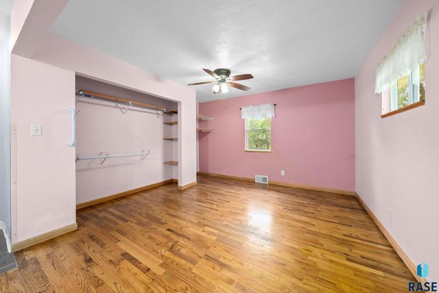 313 S 6th Ave Avenue, Brandon, SD 57005