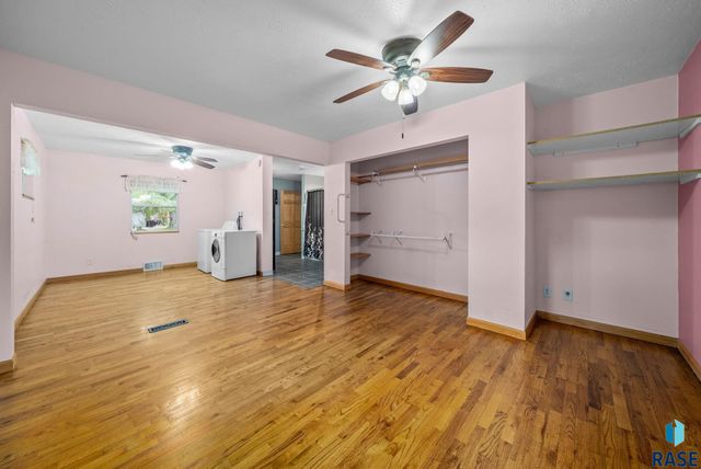 313 S 6th Ave Avenue, Brandon, SD 57005