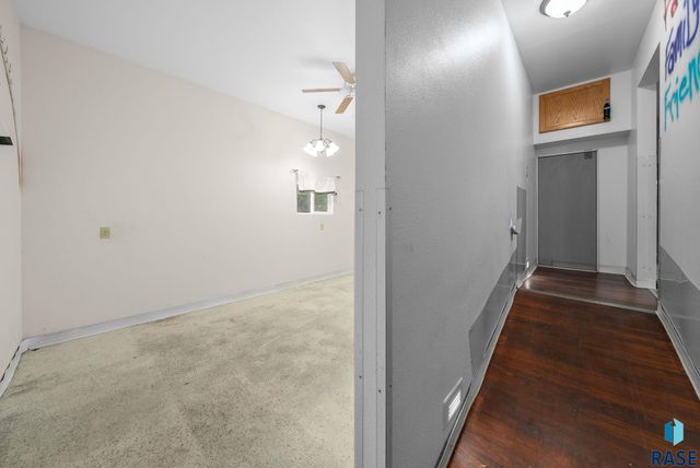 313 S 6th Ave Avenue, Brandon, SD 57005