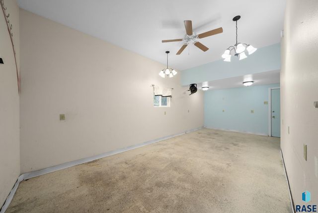 313 S 6th Ave Avenue, Brandon, SD 57005