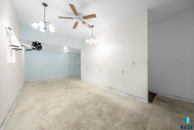 313 S 6th Ave Avenue, Brandon, SD 57005