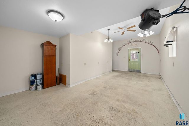 313 S 6th Ave Avenue, Brandon, SD 57005