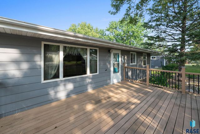 313 S 6th Ave Avenue, Brandon, SD 57005