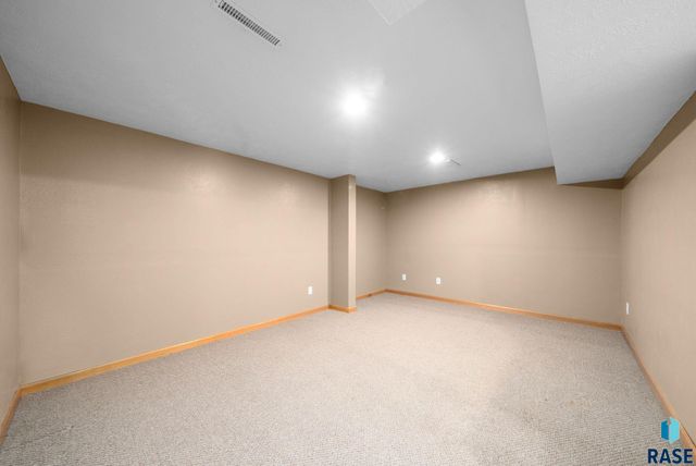 313 S 6th Ave Avenue, Brandon, SD 57005