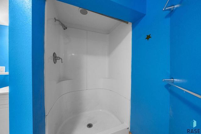 313 S 6th Ave Avenue, Brandon, SD 57005