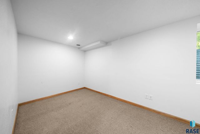 313 S 6th Ave Avenue, Brandon, SD 57005