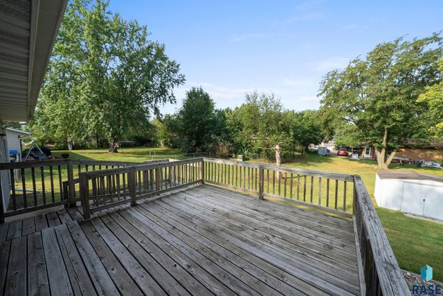 313 S 6th Ave Avenue, Brandon, SD 57005