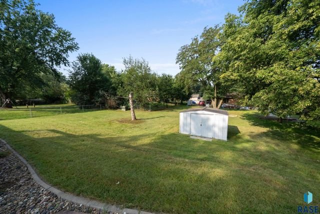 313 S 6th Ave Avenue, Brandon, SD 57005