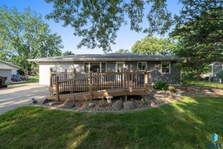 313 S 6th Ave Avenue, Brandon, SD 57005