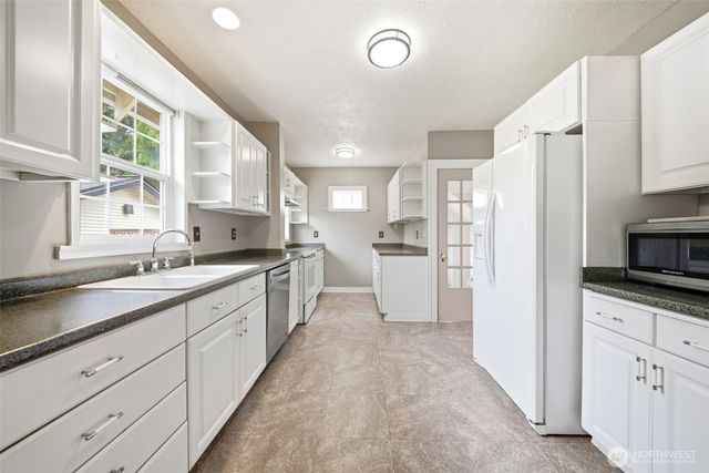 3083 Pine Street, Longview, WA 98632