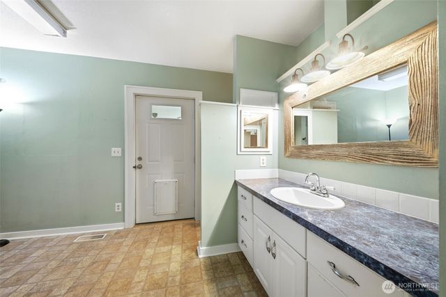 3083 Pine Street, Longview, WA 98632