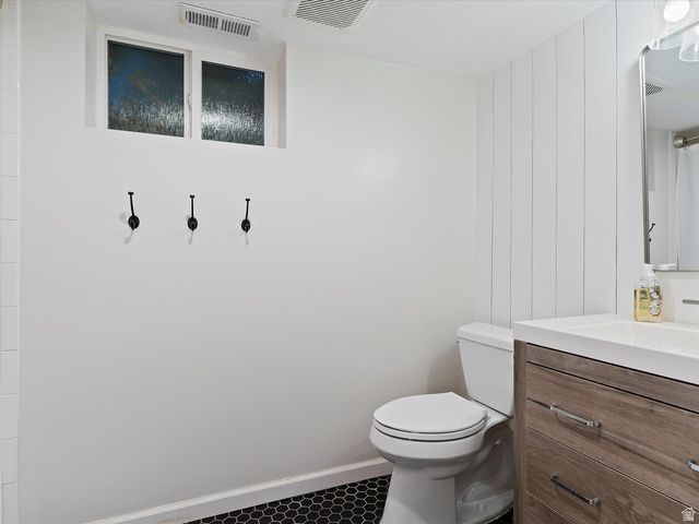 2220 N JONI DR, Layton, UT 84040