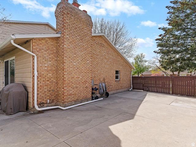 2220 N JONI DR, Layton, UT 84040