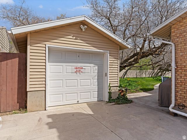 2220 N JONI DR, Layton, UT 84040