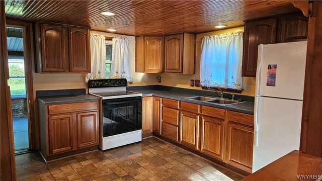 2751 Caledonia Street, Newfane, NY 14108