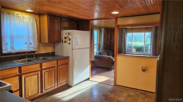 2751 Caledonia Street, Newfane, NY 14108