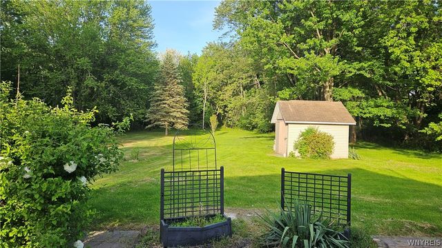 2751 Caledonia Street, Newfane, NY 14108