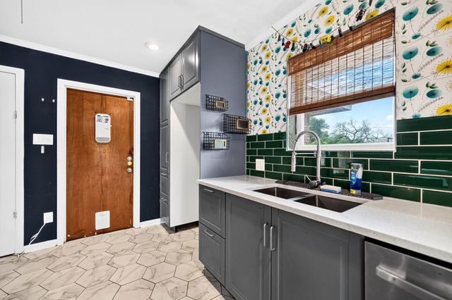 8150 Hunnicut Road, Dallas, TX 75228