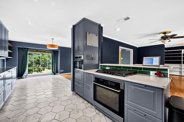 8150 Hunnicut Road, Dallas, TX 75228
