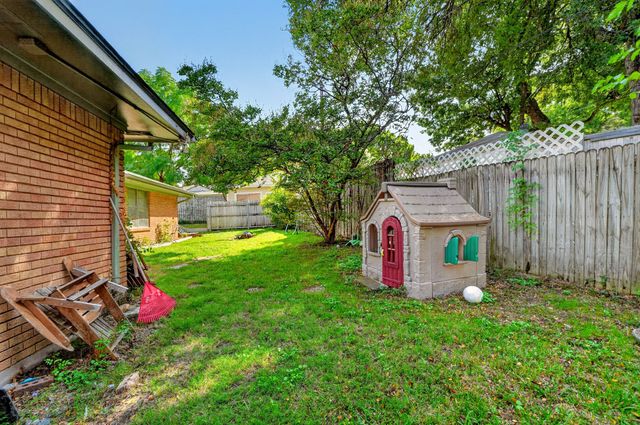 8150 Hunnicut Road, Dallas, TX 75228