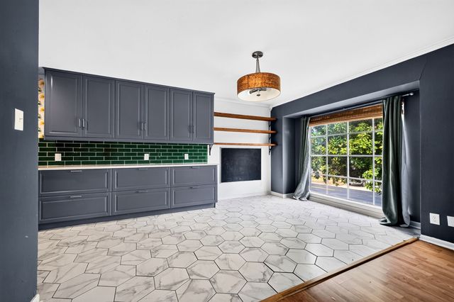 8150 Hunnicut Road, Dallas, TX 75228
