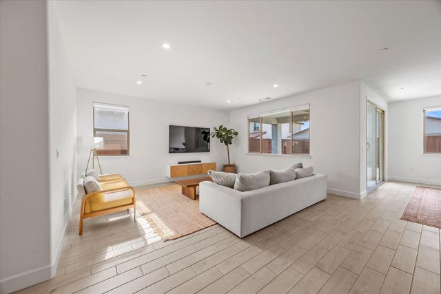 1073 Blue Range Way, Roseville, CA 95747