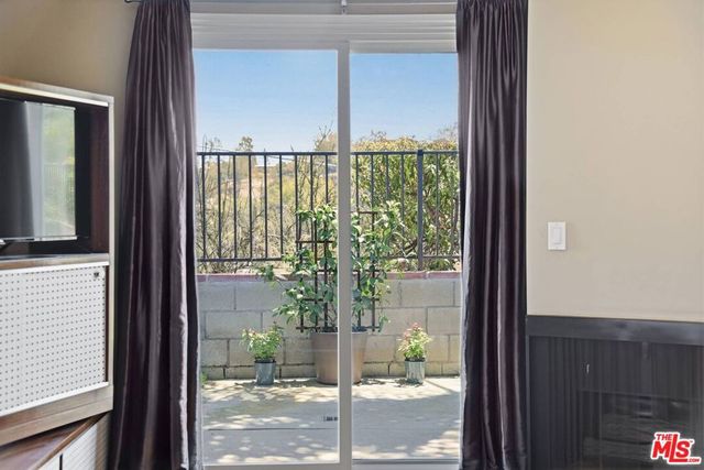 2337 Sunset Heights Drive, Los Angeles, CA 90046