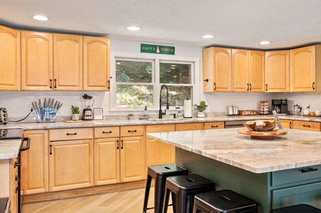 56 Old Hubbard Road, Meredith, NH 03253