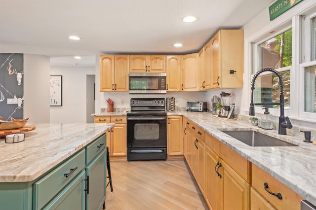 56 Old Hubbard Road, Meredith, NH 03253