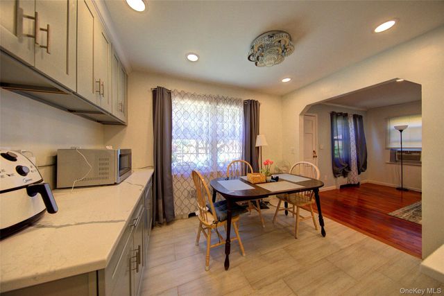 80-11 260th Street, Glen Oaks, NY 11004