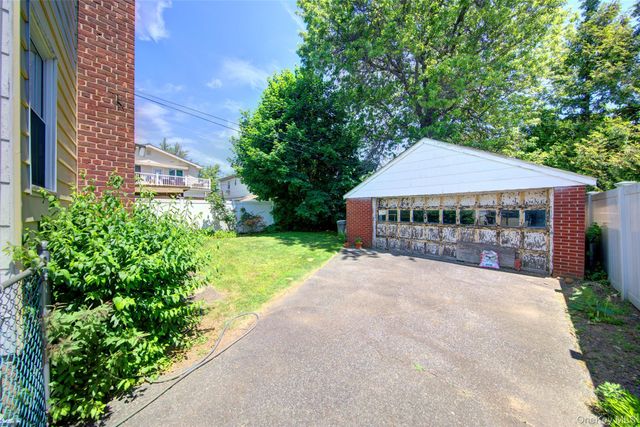 80-11 260th Street, Glen Oaks, NY 11004
