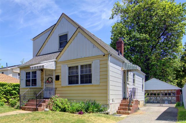 80-11 260th Street, Glen Oaks, NY 11004