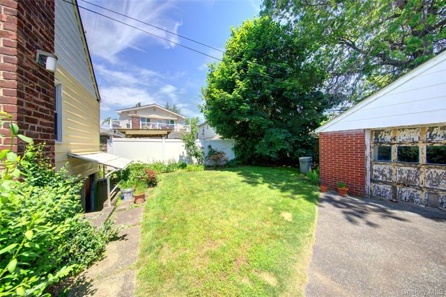 80-11 260th Street, Glen Oaks, NY 11004