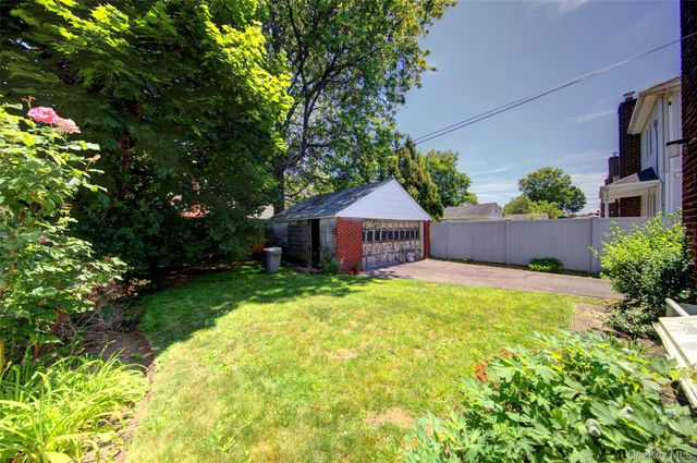 80-11 260th Street, Glen Oaks, NY 11004