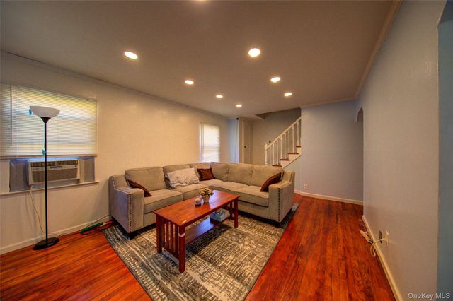 80-11 260th Street, Glen Oaks, NY 11004