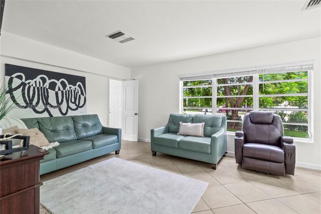 600 NE 44th St, Deerfield Beach, FL 33064