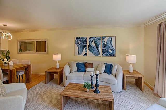 2140 Santa Cruz Avenue B106, Menlo Park, CA 94025