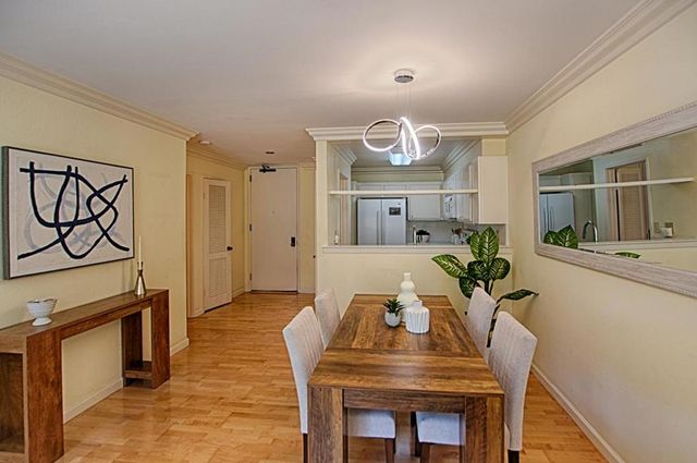 2140 Santa Cruz Avenue B106, Menlo Park, CA 94025