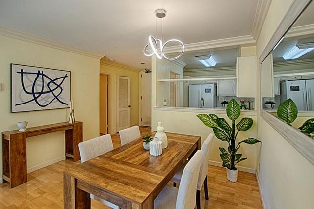 2140 Santa Cruz Avenue B106, Menlo Park, CA 94025